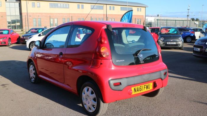 Peugeot 107 1.0 URBAN LITE 3d 68 BHP Hatchback Petrol RED