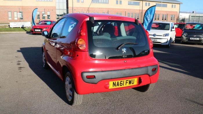 Peugeot 107 1.0 URBAN LITE 3d 68 BHP Hatchback Petrol RED