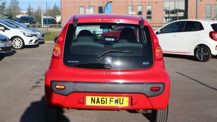 Peugeot 107 1.0 URBAN LITE 3d 68 BHP Hatchback Petrol RED