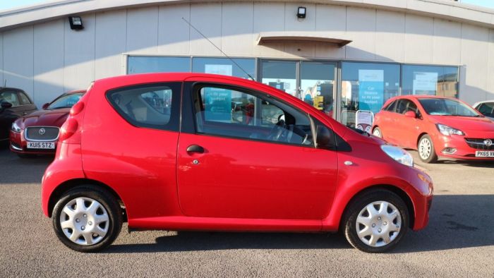 Peugeot 107 1.0 URBAN LITE 3d 68 BHP Hatchback Petrol RED