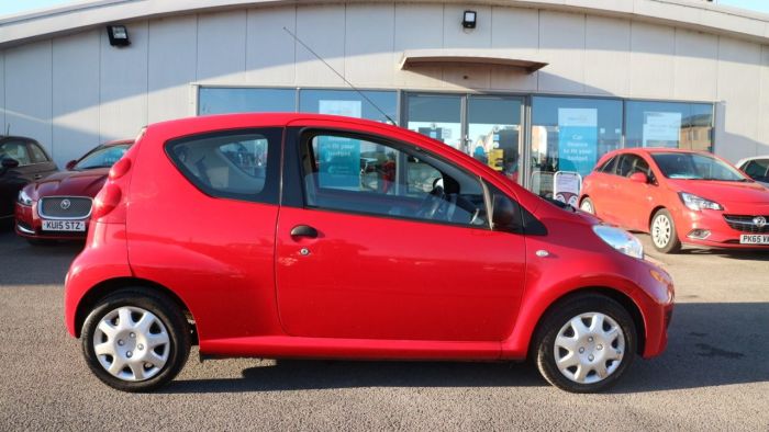 Peugeot 107 1.0 URBAN LITE 3d 68 BHP Hatchback Petrol RED