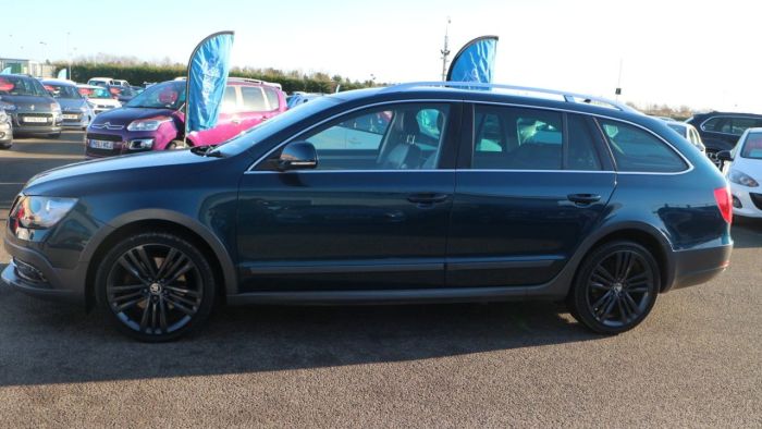 Skoda Superb 2.0 TOUR DE FRANCE TDI CR 5d 138 BHP Estate Diesel BLUE