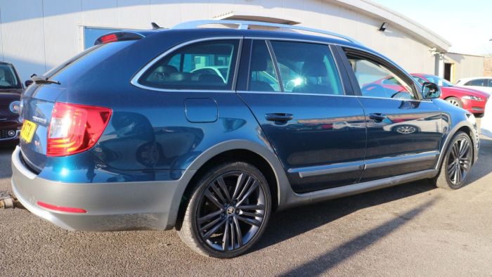 Skoda Superb 2.0 TOUR DE FRANCE TDI CR 5d 138 BHP Estate Diesel BLUE