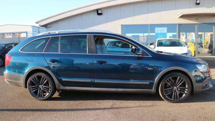 Skoda Superb 2.0 TOUR DE FRANCE TDI CR 5d 138 BHP Estate Diesel BLUE