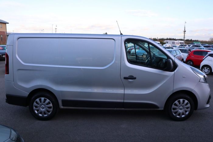 Renault Trafic 1.6 SL27 BUSINESS PLUS DCI 120 BHP PANEL VAN Diesel SILVER