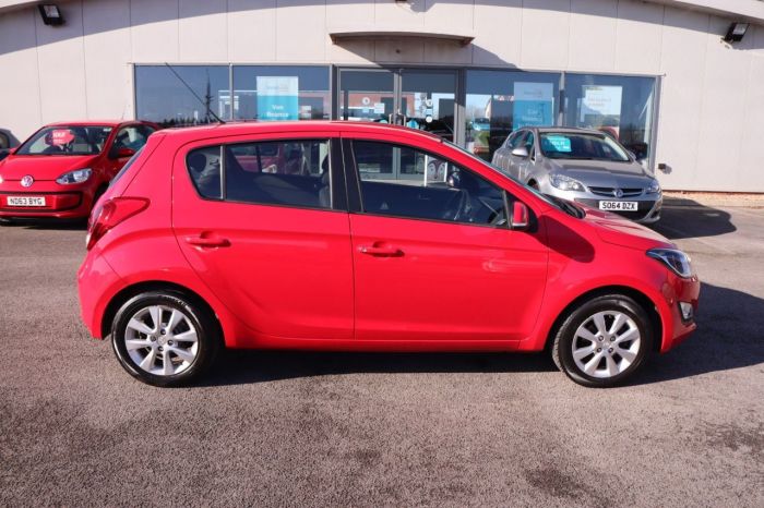 Hyundai i20 1.2 ACTIVE 5d 84 BHP Hatchback Petrol RED