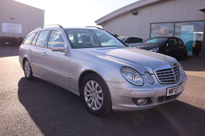 Mercedes-Benz E Class 1.8 E200 KOMPRESSOR ELEGANCE 5d 181 BHP Estate Petrol SILVER