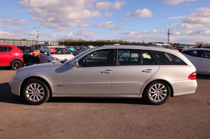 Mercedes-Benz E Class 1.8 E200 KOMPRESSOR ELEGANCE 5d 181 BHP Estate Petrol SILVER