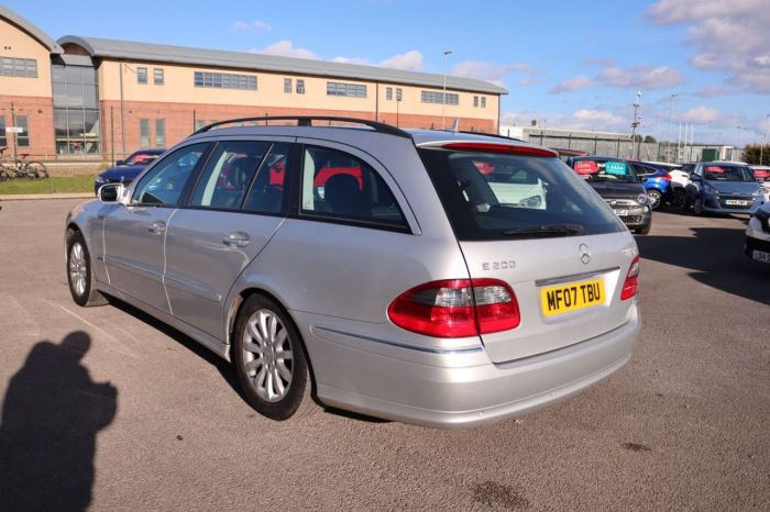 Mercedes-Benz E Class 1.8 E200 KOMPRESSOR ELEGANCE 5d 181 BHP Estate Petrol SILVER