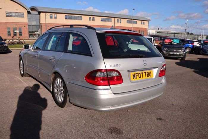 Mercedes-Benz E Class 1.8 E200 KOMPRESSOR ELEGANCE 5d 181 BHP Estate Petrol SILVER