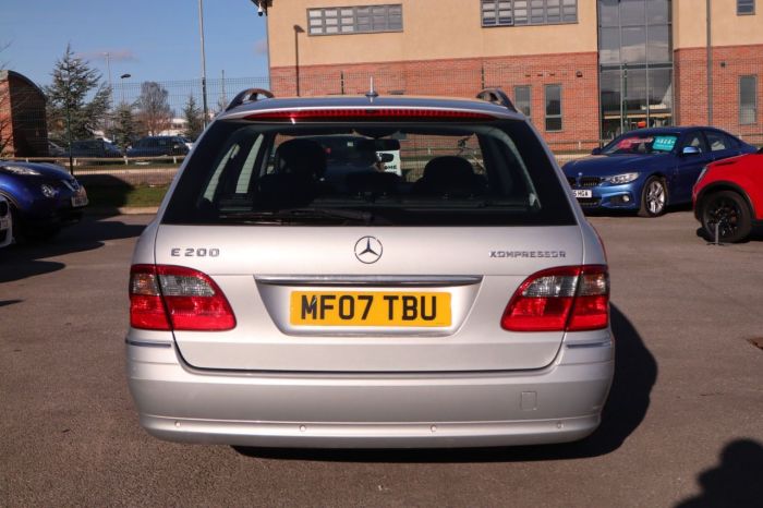 Mercedes-Benz E Class 1.8 E200 KOMPRESSOR ELEGANCE 5d 181 BHP Estate Petrol SILVER