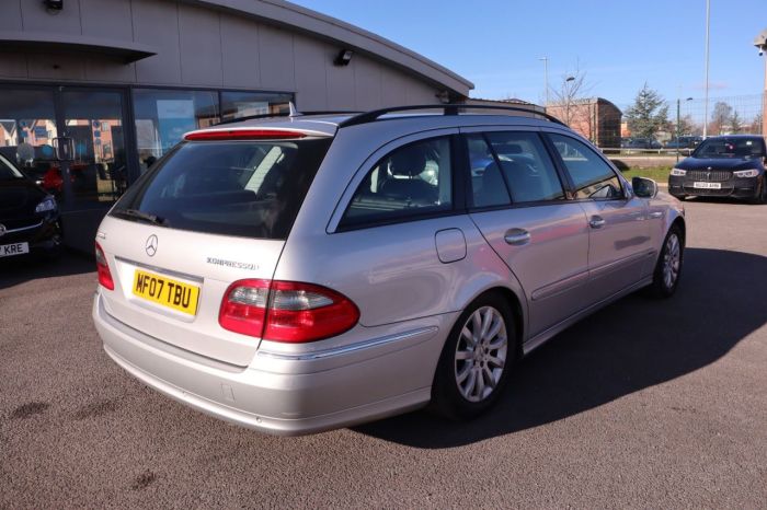 Mercedes-Benz E Class 1.8 E200 KOMPRESSOR ELEGANCE 5d 181 BHP Estate Petrol SILVER