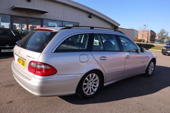 Mercedes-Benz E Class 1.8 E200 KOMPRESSOR ELEGANCE 5d 181 BHP Estate Petrol SILVER