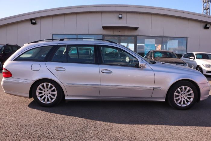 Mercedes-Benz E Class 1.8 E200 KOMPRESSOR ELEGANCE 5d 181 BHP Estate Petrol SILVER