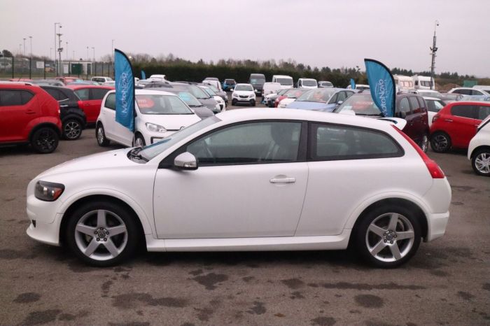 Volvo C30 1.6 R-DESIGN 3d 100 BHP Hatchback Petrol WHITE