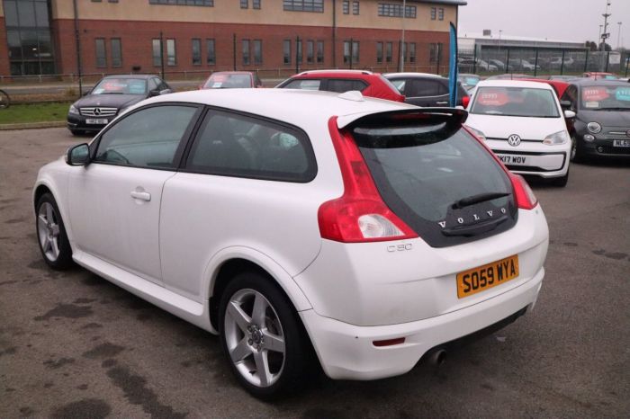 Volvo C30 1.6 R-DESIGN 3d 100 BHP Hatchback Petrol WHITE