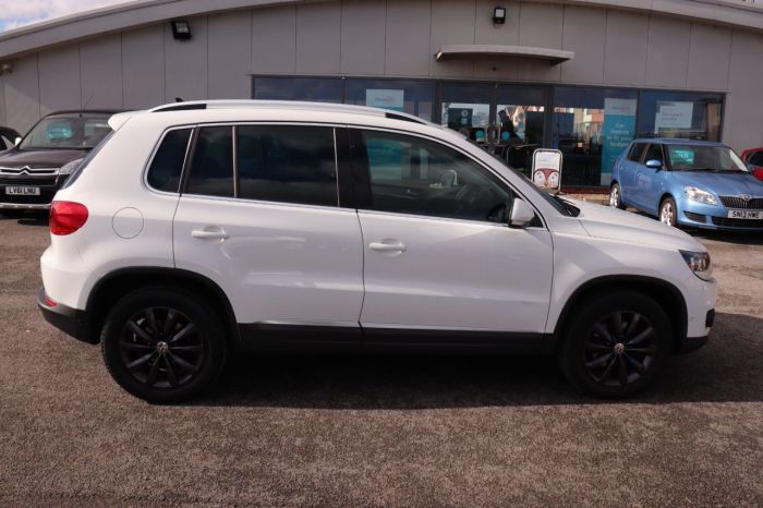 Volkswagen Tiguan 2.0 MATCH TDI BLUEMOTION TECHNOLOGY 4MOTION 5d 139 BHP All Terrain Diesel WHITE