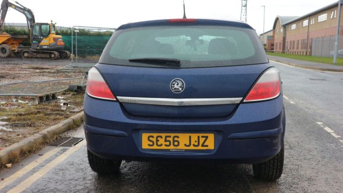 Vauxhall Astra 1.8 DESIGN 16V E4 5d 140 BHP Hatchback Petrol BLUE