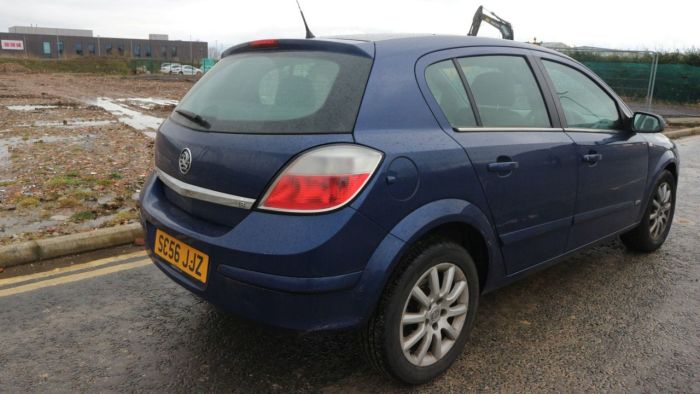 Vauxhall Astra 1.8 DESIGN 16V E4 5d 140 BHP Hatchback Petrol BLUE