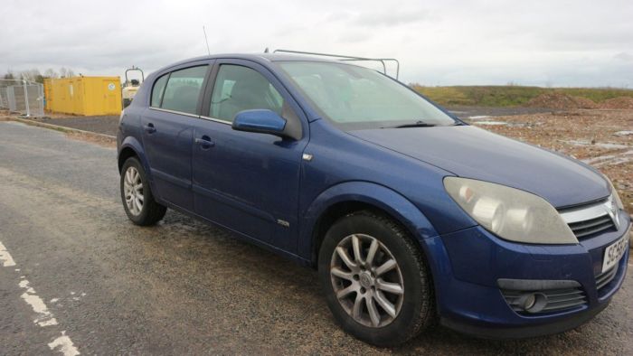 Vauxhall Astra 1.8 DESIGN 16V E4 5d 140 BHP Hatchback Petrol BLUE