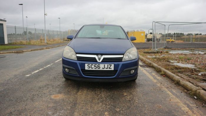 Vauxhall Astra 1.8 DESIGN 16V E4 5d 140 BHP Hatchback Petrol BLUE