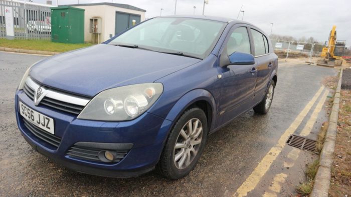 Vauxhall Astra 1.8 DESIGN 16V E4 5d 140 BHP Hatchback Petrol BLUE