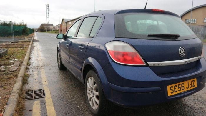 Vauxhall Astra 1.8 DESIGN 16V E4 5d 140 BHP Hatchback Petrol BLUE