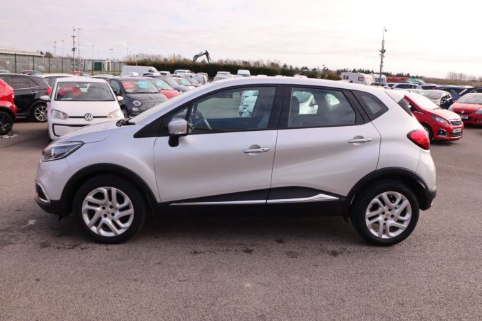 Renault Captur 1.5 DYNAMIQUE MEDIANAV ENERGY DCI S/S 5d 90 BHP Hatchback Diesel SILVER