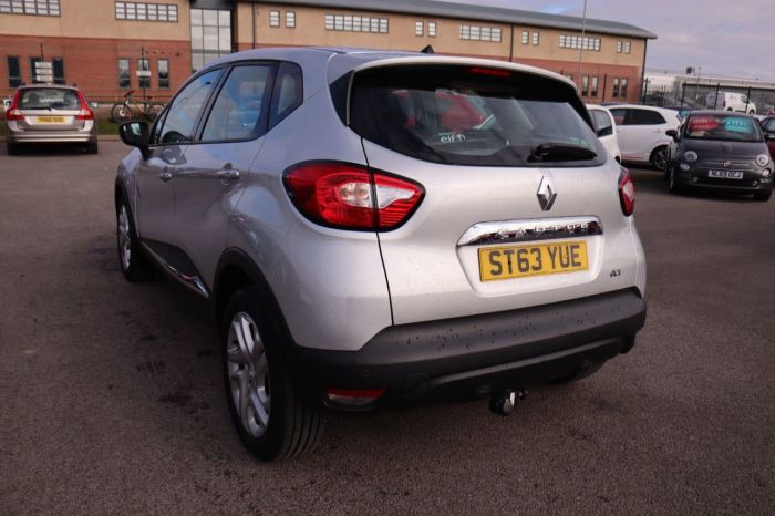 Renault Captur 1.5 DYNAMIQUE MEDIANAV ENERGY DCI S/S 5d 90 BHP Hatchback Diesel SILVER