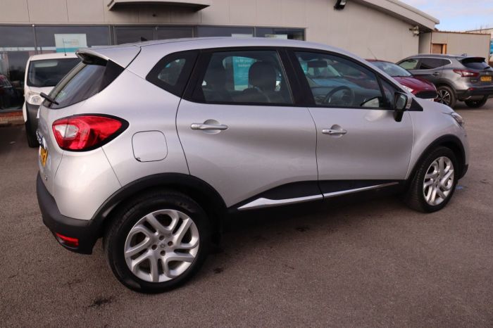 Renault Captur 1.5 DYNAMIQUE MEDIANAV ENERGY DCI S/S 5d 90 BHP Hatchback Diesel SILVER