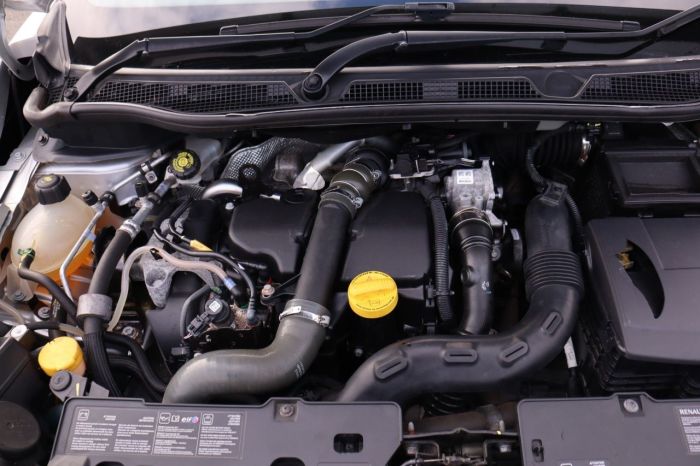 Renault Captur 1.5 DYNAMIQUE MEDIANAV ENERGY DCI S/S 5d 90 BHP Hatchback Diesel SILVER