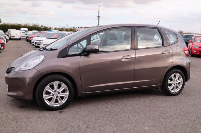 Honda Jazz 1.3 I-VTEC ES 5d 98 BHP Hatchback Petrol BROWN