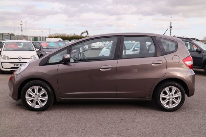 Honda Jazz 1.3 I-VTEC ES 5d 98 BHP Hatchback Petrol BROWN