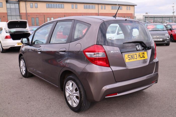 Honda Jazz 1.3 I-VTEC ES 5d 98 BHP Hatchback Petrol BROWN