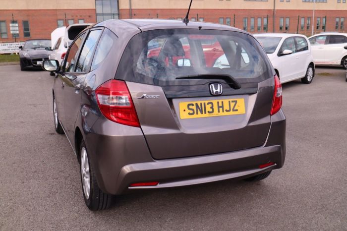 Honda Jazz 1.3 I-VTEC ES 5d 98 BHP Hatchback Petrol BROWN