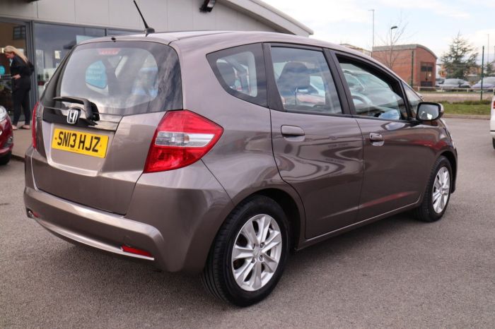 Honda Jazz 1.3 I-VTEC ES 5d 98 BHP Hatchback Petrol BROWN