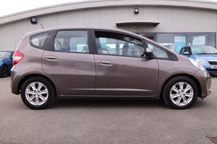 Honda Jazz 1.3 I-VTEC ES 5d 98 BHP Hatchback Petrol BROWN