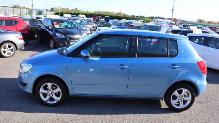 Skoda Fabia 1.2 SE 12V 5d 68 BHP Hatchback Petrol BLUE