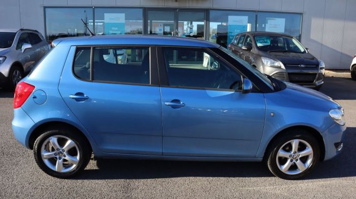 Skoda Fabia 1.2 SE 12V 5d 68 BHP Hatchback Petrol BLUE