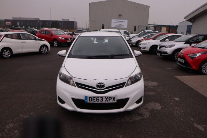 Toyota Yaris 1.3 VVT-I TR 5d 98 BHP Hatchback Petrol WHITE