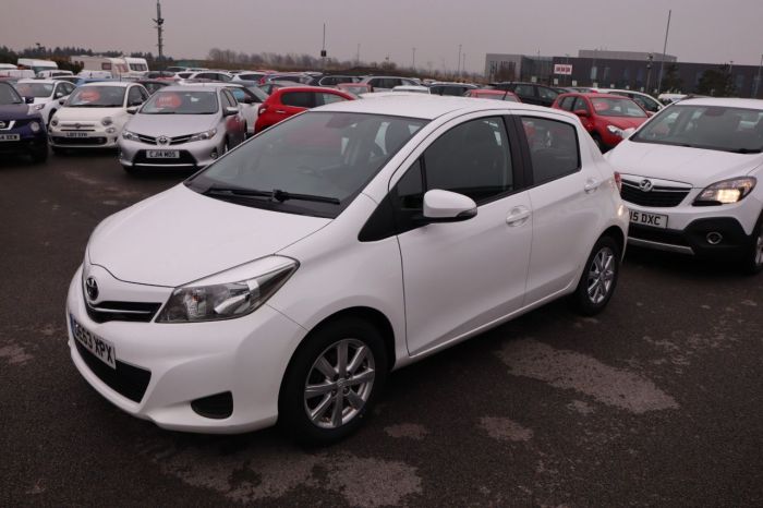 Toyota Yaris 1.3 VVT-I TR 5d 98 BHP Hatchback Petrol WHITE