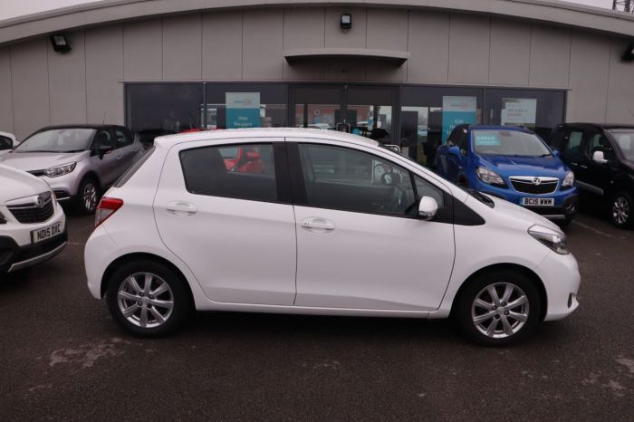 Toyota Yaris 1.3 VVT-I TR 5d 98 BHP Hatchback Petrol WHITE