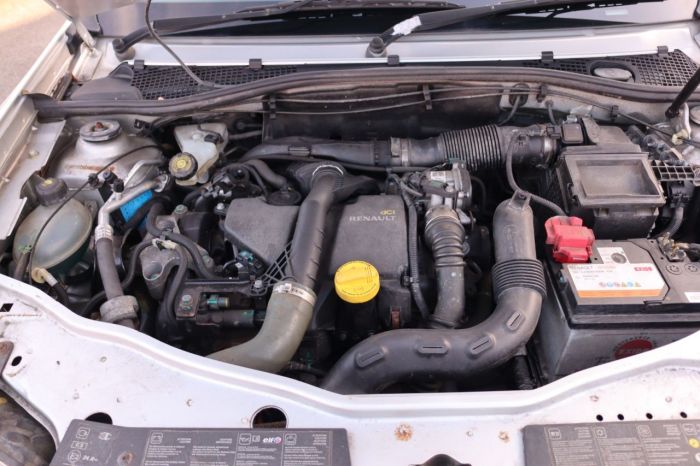 Dacia Duster 1.5 LAUREATE DCI 4WD 5d 109 BHP All Terrain Diesel SILVER