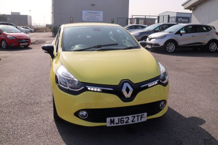 Renault Clio 0.9 DYNAMIQUE MEDIANAV ENERGY TCE S/S 5d 90 BHP Hatchback Petrol YELLOW