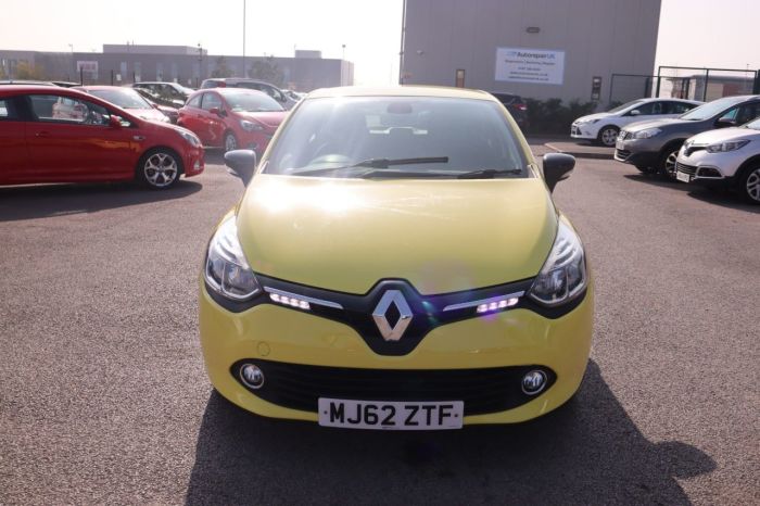 Renault Clio 0.9 DYNAMIQUE MEDIANAV ENERGY TCE S/S 5d 90 BHP Hatchback Petrol YELLOW