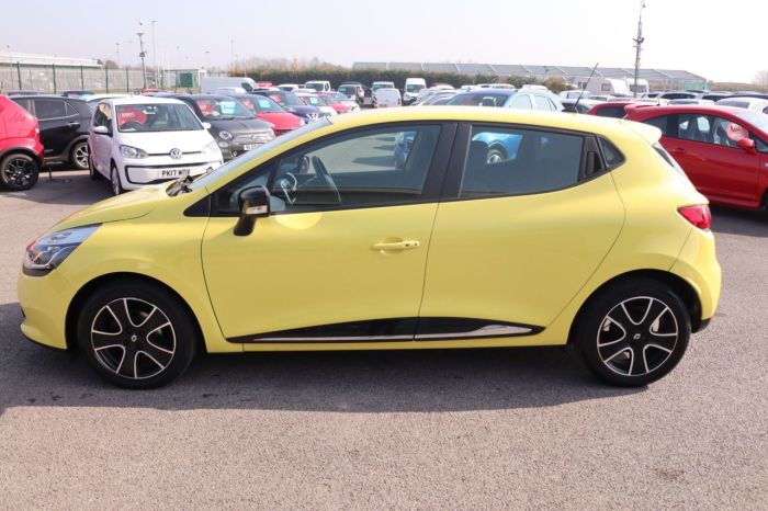 Renault Clio 0.9 DYNAMIQUE MEDIANAV ENERGY TCE S/S 5d 90 BHP Hatchback Petrol YELLOW
