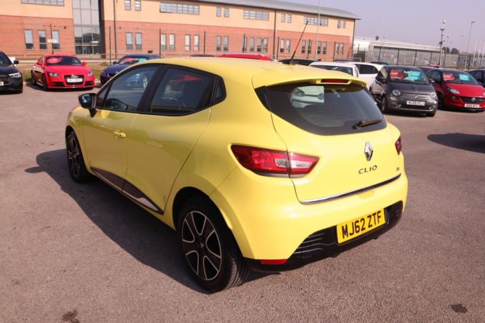 Renault Clio 0.9 DYNAMIQUE MEDIANAV ENERGY TCE S/S 5d 90 BHP Hatchback Petrol YELLOW