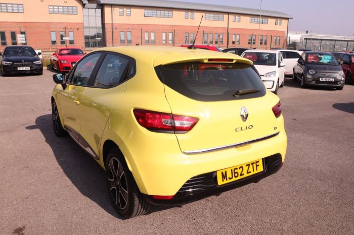 Renault Clio 0.9 DYNAMIQUE MEDIANAV ENERGY TCE S/S 5d 90 BHP Hatchback Petrol YELLOW