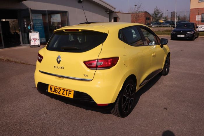 Renault Clio 0.9 DYNAMIQUE MEDIANAV ENERGY TCE S/S 5d 90 BHP Hatchback Petrol YELLOW