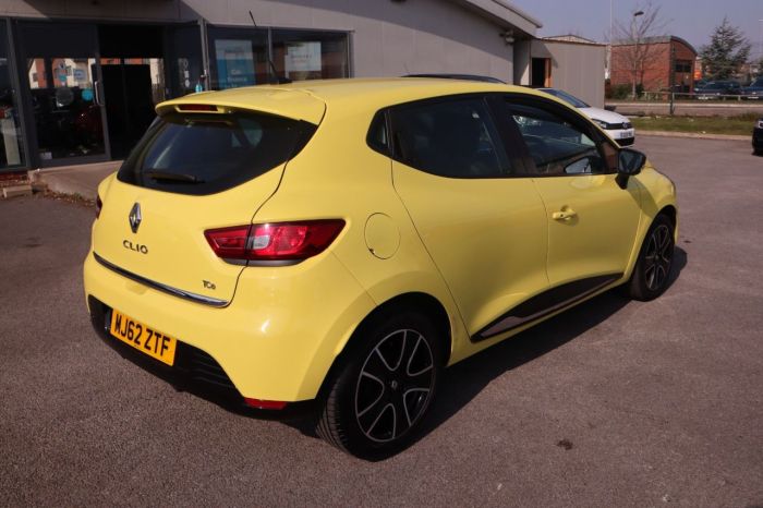 Renault Clio 0.9 DYNAMIQUE MEDIANAV ENERGY TCE S/S 5d 90 BHP Hatchback Petrol YELLOW